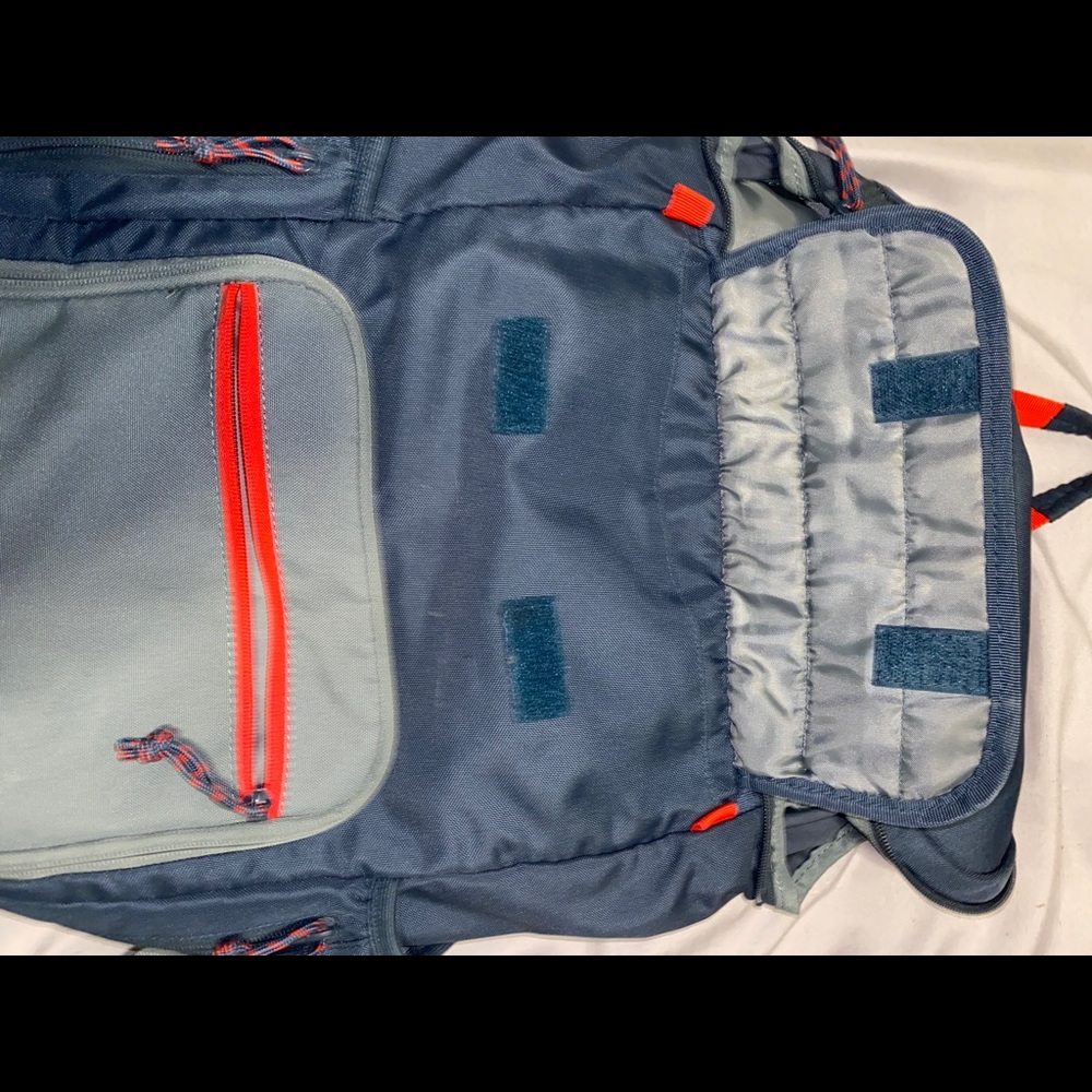 Backpack - Picture 4 of 8